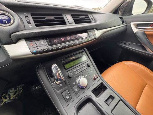 Used 2012 Lexus CT 200h Premium image 18