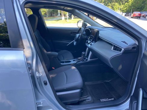 Used 2023 Toyota Corolla Cross LE w/ Moonroof Package AWD/4WD image 31