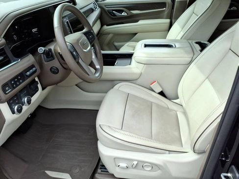 Used 2023 GMC Yukon XL Denali w/ Max Trailering Package AWD/4WD image 11