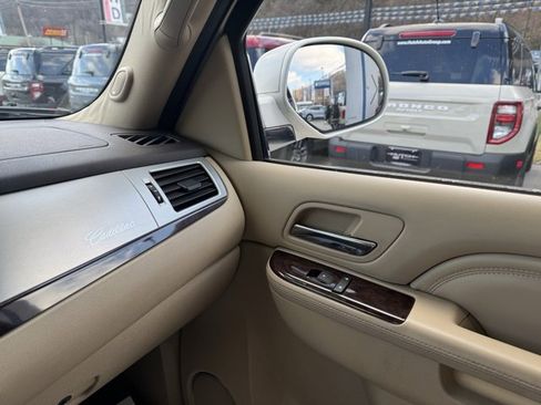 Used 2013 Cadillac Escalade Premium image 26
