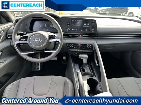 Used 2025 Hyundai Elantra Sport image 11