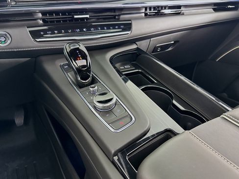 Used 2023 Cadillac Escalade ESV V image 5