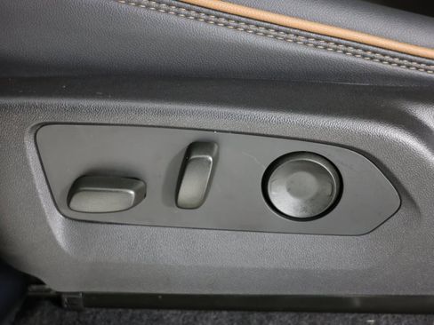 Used 2024 GMC Canyon AT4 w/ AT4 Premium Package image 27