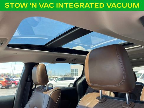 Used 2017 Chrysler Pacifica Limited image 14