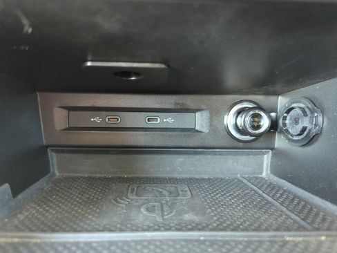 Used 2024 Volkswagen Tiguan SE FWD image 39