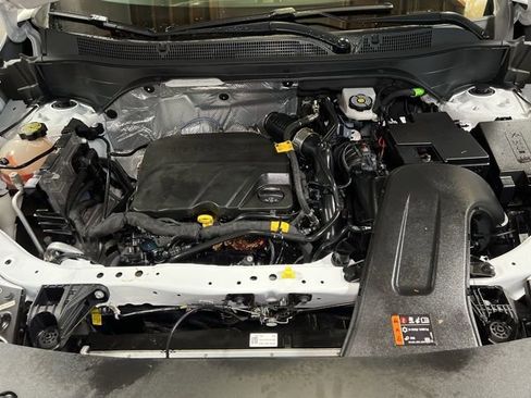 Used 2024 Chevrolet Trax RS w/ Sunroof Package image 18