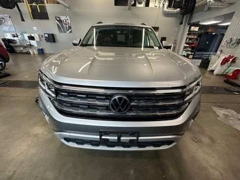 Used 2022 Volkswagen Atlas SE w/ Panoramic Sunroof Package AWD/4WD image 2