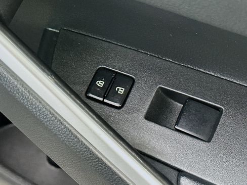 Used 2023 Toyota Corolla Cross XLE FWD image 28