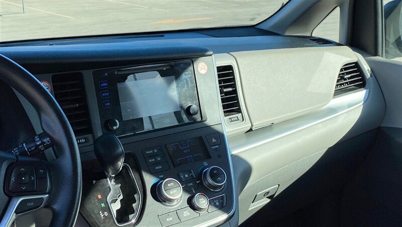 Used 2016 Toyota Sienna L FWD image 13