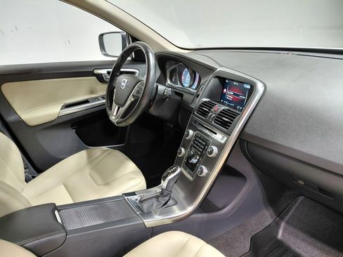 Used 2016 Volvo XC60 T6 w/ Proximity Package AWD/4WD image 23