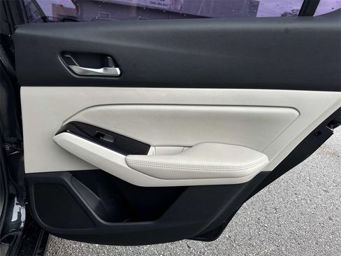 Used 2021 Nissan Altima 2.5 Platinum image 14