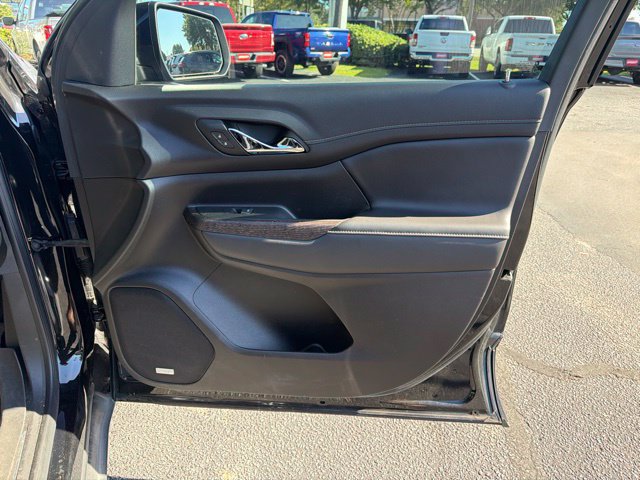 Used 2023 GMC Acadia Denali w/ Black Diamond Edition FWD image 11