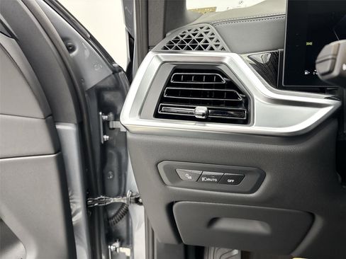 New 2026 BMW X5 xDrive50e w/ M Sport Package image 31