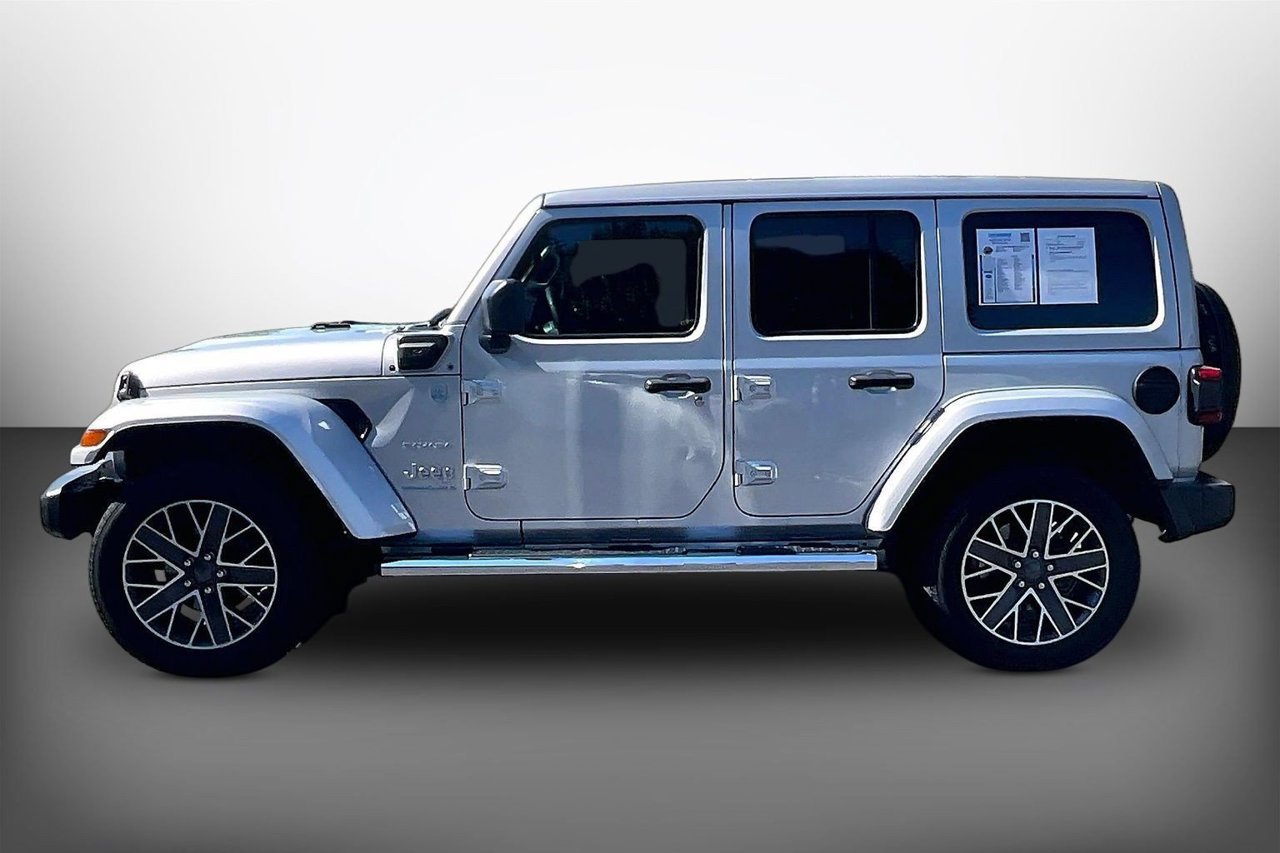 Used 2023 Jeep Wrangler Unlimited Sahara w/ Cold Weather Group AWD/4WD image 5