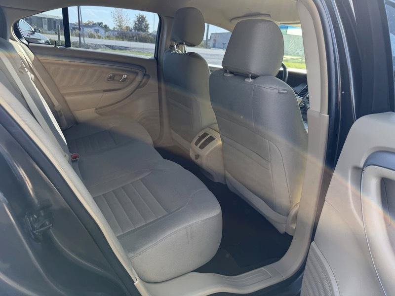 Used 2017 Ford Taurus SE FWD image 5