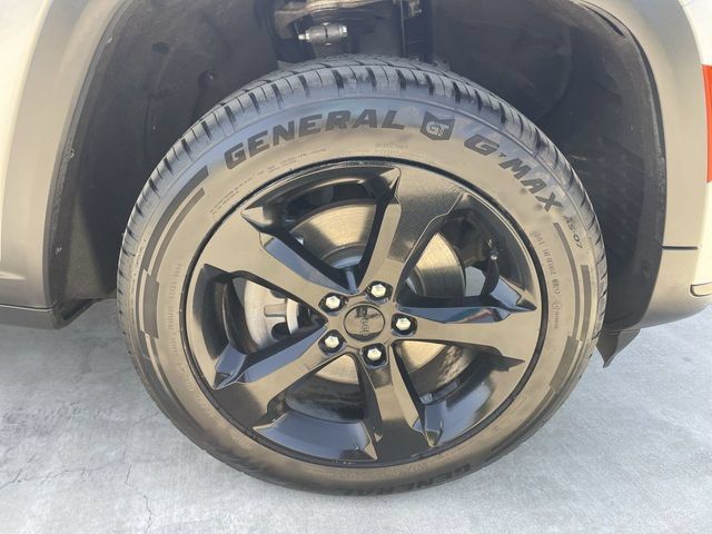 Used 2023 Jeep Grand Cherokee L Laredo AWD/4WD image 32