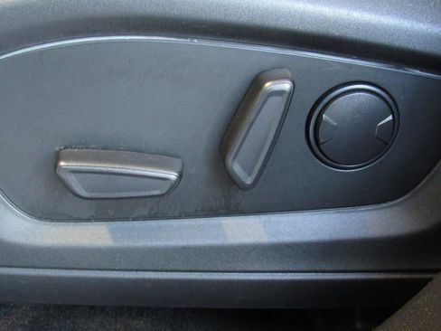 Used 2021 Ford Explorer XLT w/ Equipment Group 202A image 13