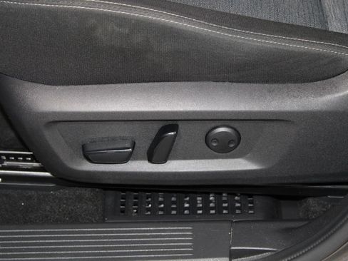 Used 2023 Nissan Rogue SV AWD/4WD image 18