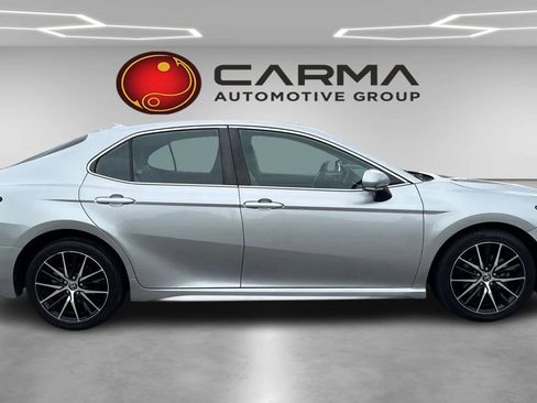 Used 2022 Toyota Camry SE FWD image 6