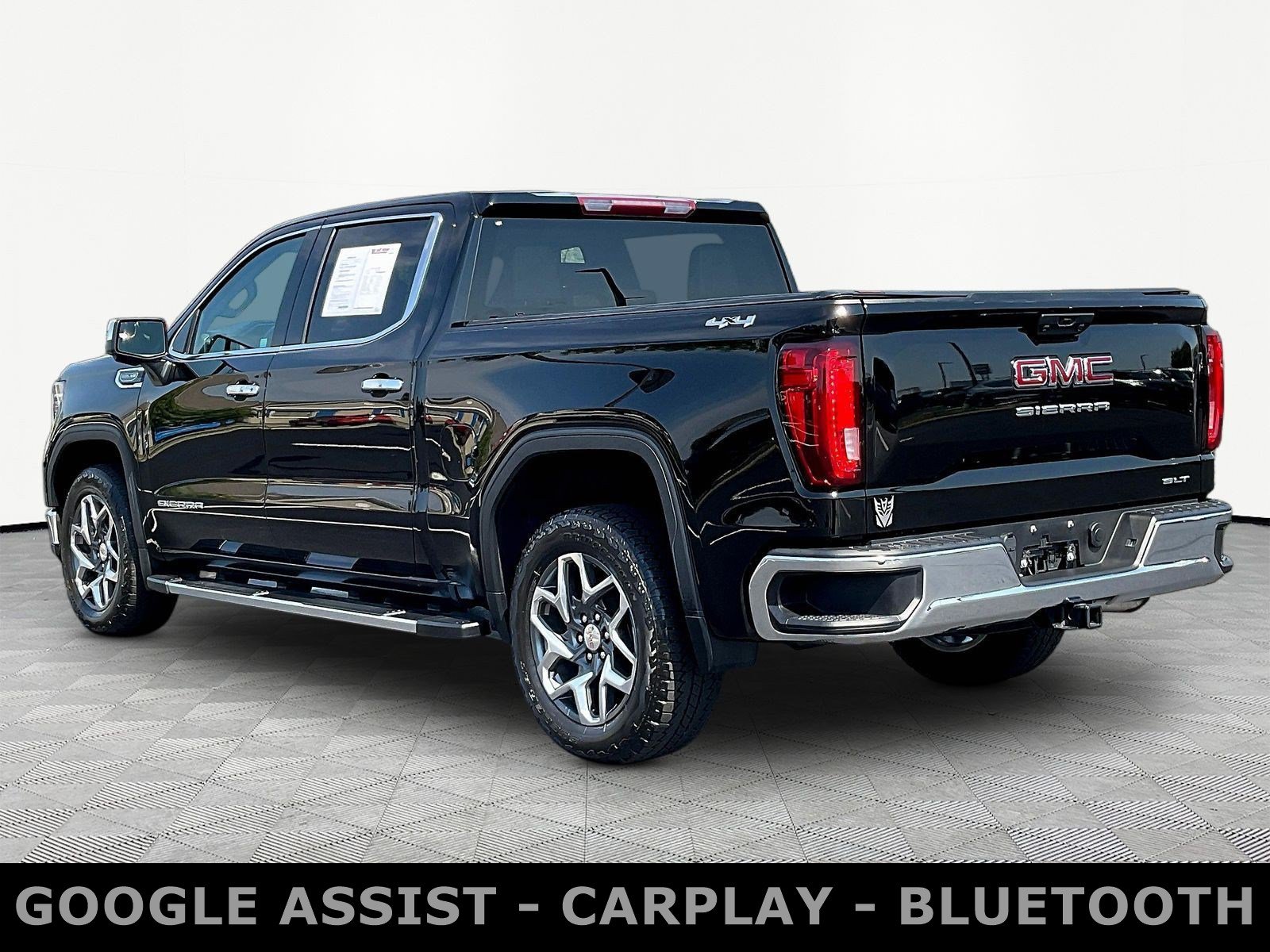 Used 2024 GMC Sierra 1500 SLT w/ SLT Premium Package AWD/4WD image 4