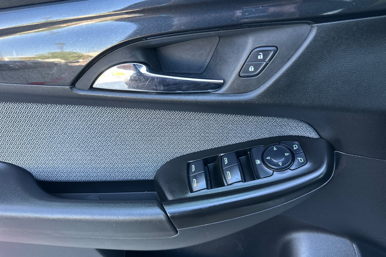 Used 2025 Chevrolet TrailBlazer LT AWD/4WD image 9