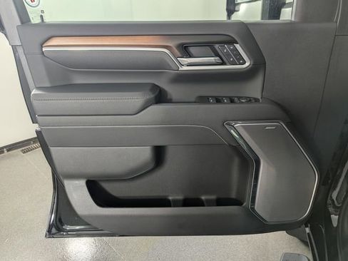 Used 2025 GMC Sierra 2500 Denali w/ Technology Package AWD/4WD image 15