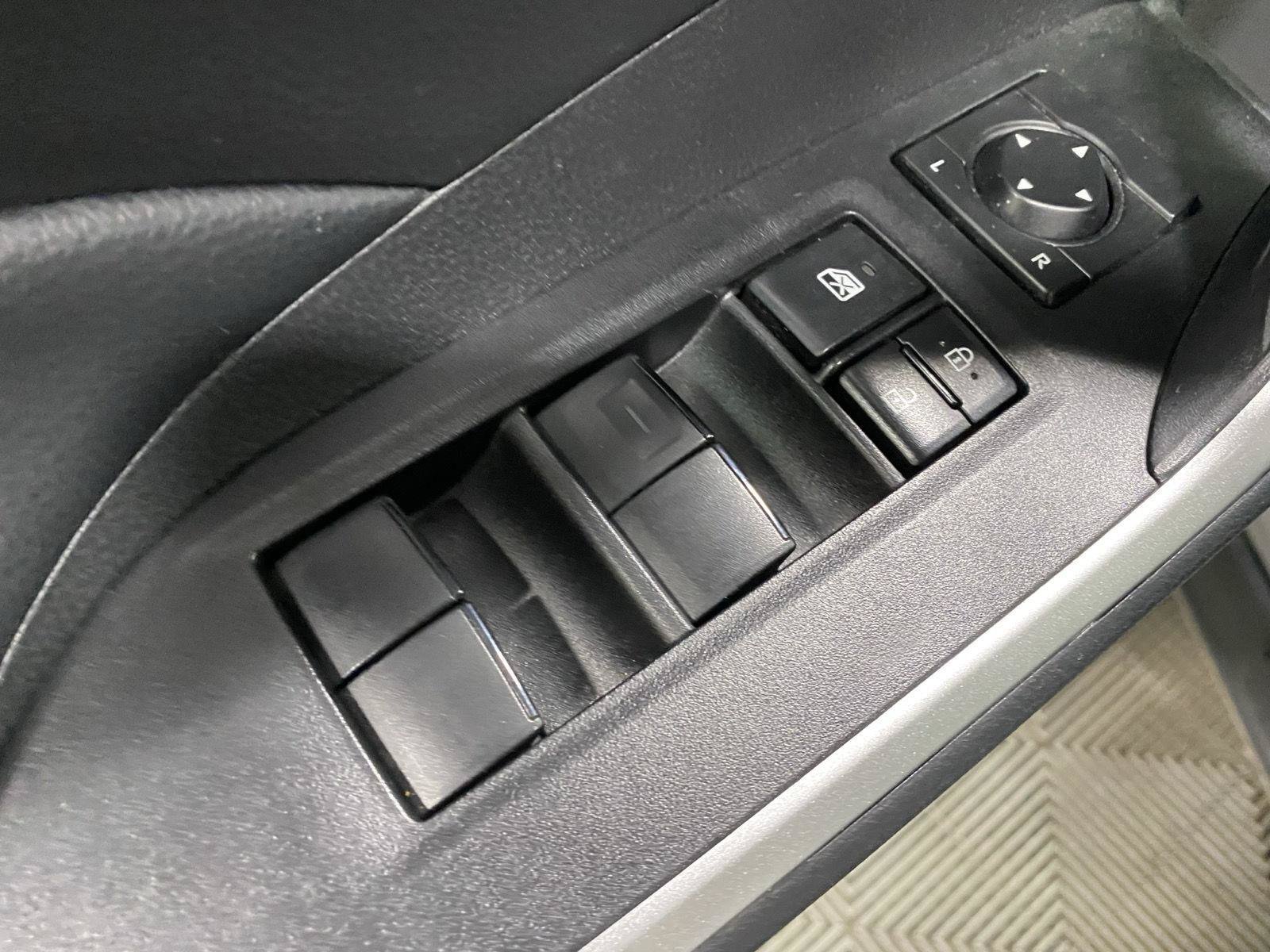 Used 2021 Toyota RAV4 XLE AWD/4WD image 18