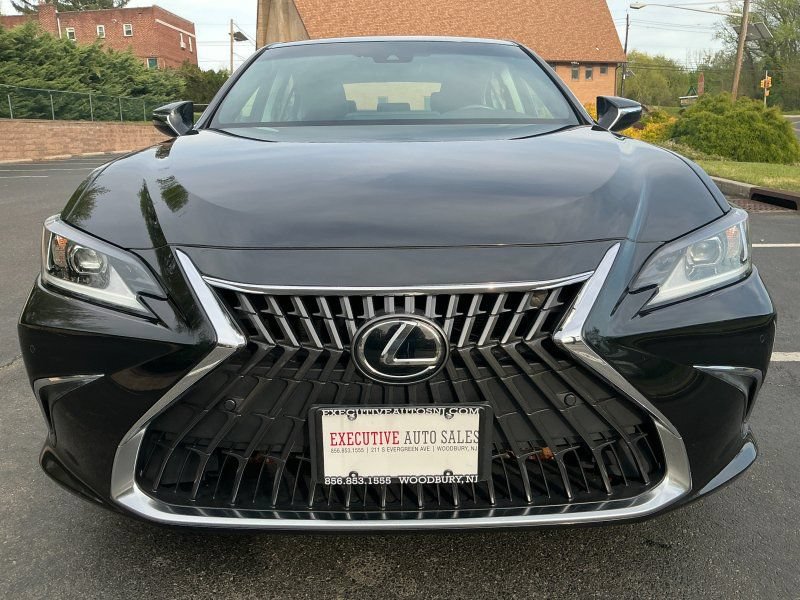 Used 2022 Lexus ES 350 w/ Premium Package FWD image 2