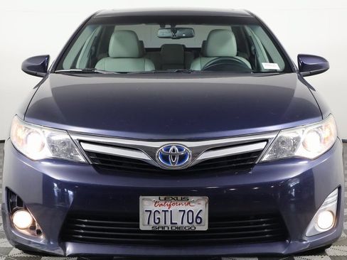 Used 2014 Toyota Camry XLE w/ Leather Package FWD image 2