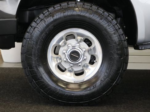 Used 2001 Ford F350 XLT image 21