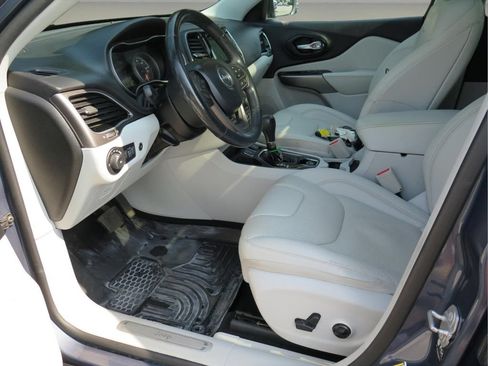 Used 2021 Jeep Cherokee Limited w/ Elite Package FWD image 8