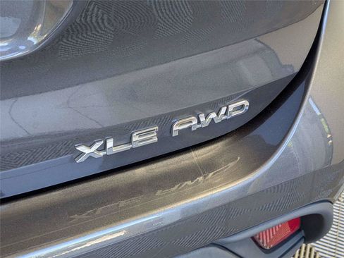 Used 2022 Toyota Highlander XLE AWD/4WD image 7