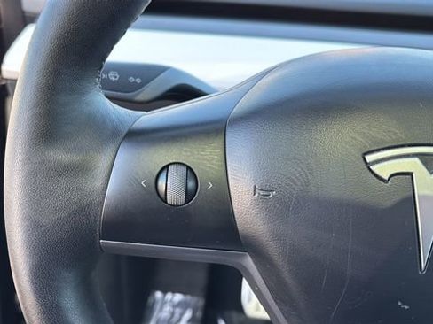 Used 2024 Tesla Model Y Performance image 23