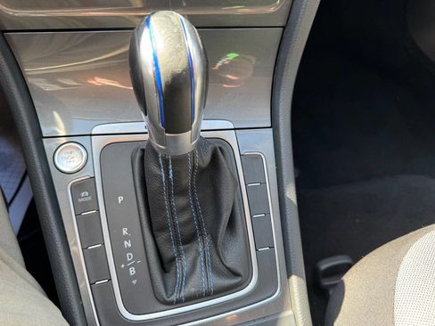 Used 2016 Volkswagen e-Golf SE w/ DC Fast Charging Package image 22