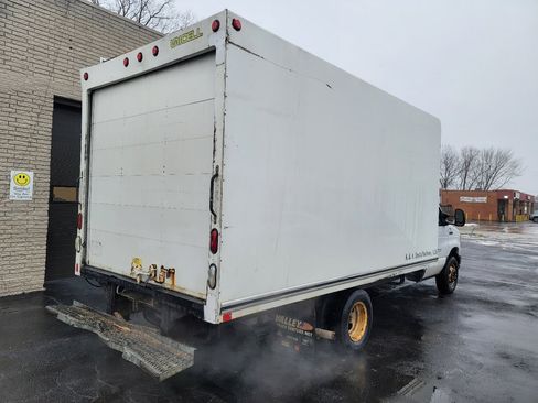 Used 2017 Ford E-350 and Econoline 350 Super Duty w/ Power Windows & Locks Group image 4