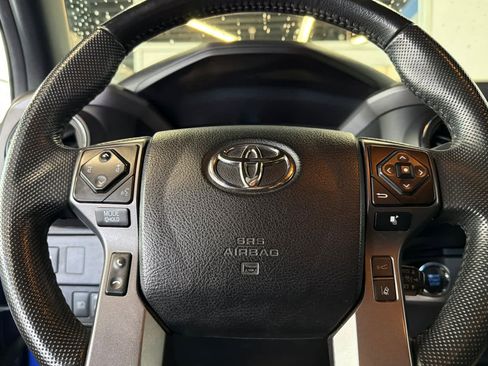 Used 2022 Toyota Tacoma TRD Off-Road image 24