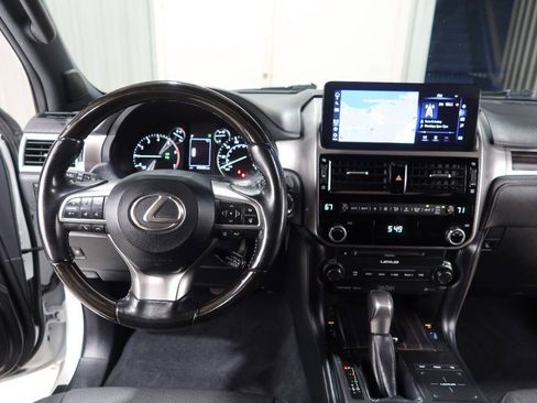 Used 2023 Lexus GX 460 Premium w/ Accessory Package AWD/4WD image 20