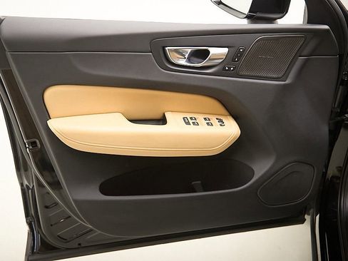 Certified 2023 Volvo XC60 T8 Ultimate w/ Climate Package image 10