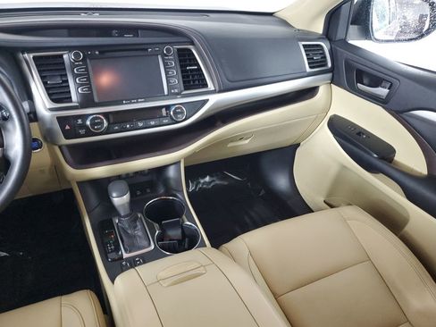 Certified 2017 Toyota Highlander XLE image 13