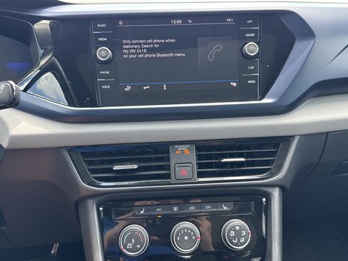 Used 2023 Volkswagen Taos SE w/ Panoramic Sunroof Package FWD image 12