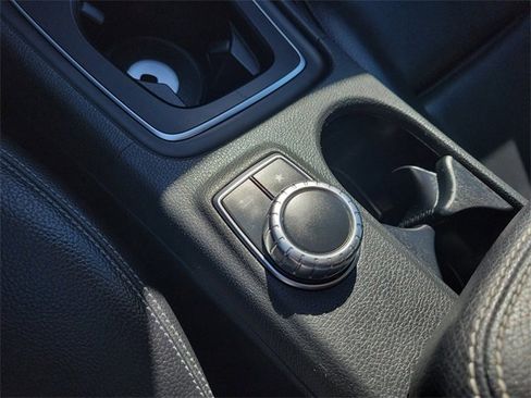 Used 2019 Mercedes-Benz GLA 250 4MATIC image 35