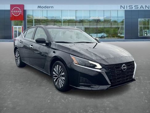 Certified 2024 Nissan Altima 2.5 SV image 3