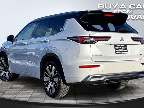 New 2026 Mitsubishi Outlander SEL image 3