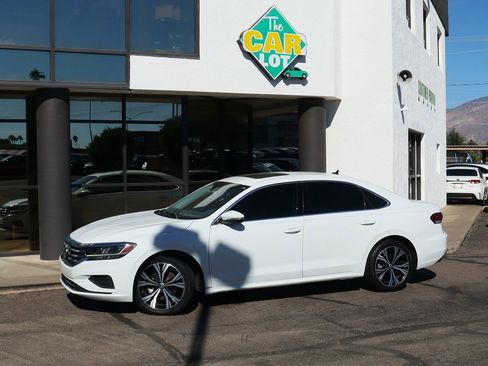 Used 2022 Volkswagen Passat 2.0T SE image 4