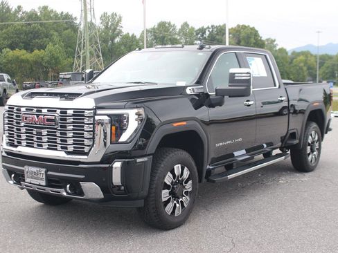 Used 2026 GMC Sierra 2500 Denali w/ Technology Package AWD/4WD image 3