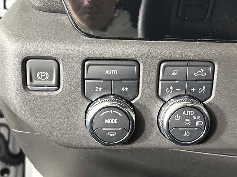 Used 2025 GMC Sierra 1500 SLT image 24