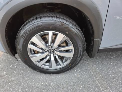 Used 2024 Nissan Pathfinder SL AWD/4WD image 27