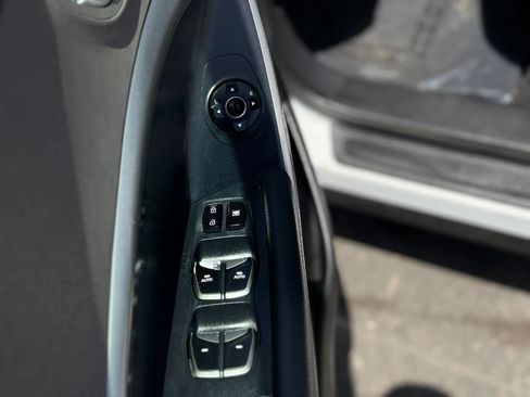 Used 2017 Hyundai Santa Fe Sport FWD image 37