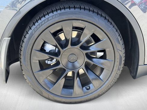 Used 2024 Tesla Model Y Long Range AWD/4WD image 14