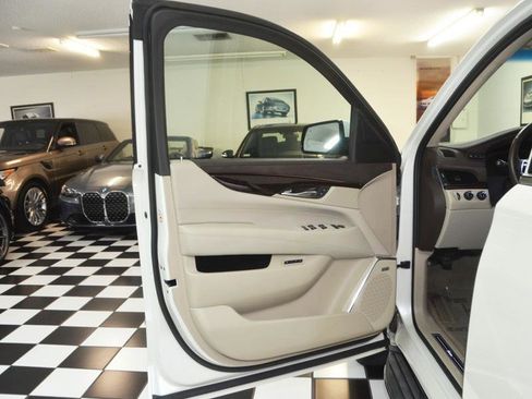 Used 2015 Cadillac Escalade ESV Luxury AWD/4WD image 16